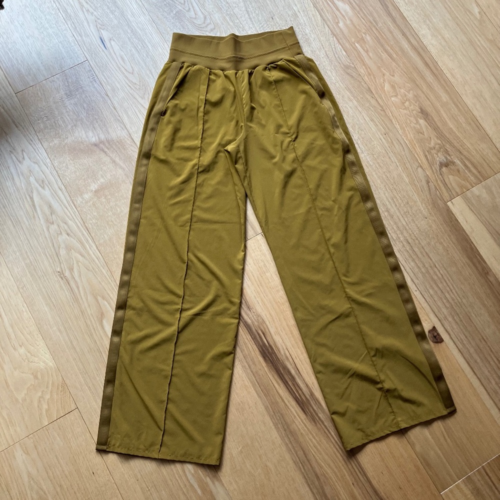 Athleta wide leg Nolita pants in gold, size 2